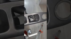 Полировка пластика салона автомобиля.