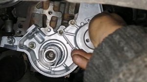 Toyota Corolla Sprinter 2000год, 1,5л, 5E - Fe. Течь масленнонго насоса и