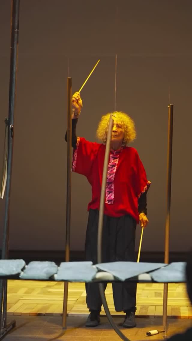 Орехи, дерево, металл – музыкант из Мюнхена Лимпе Фукс создает звуковые ландшафты! смотреть онлайн