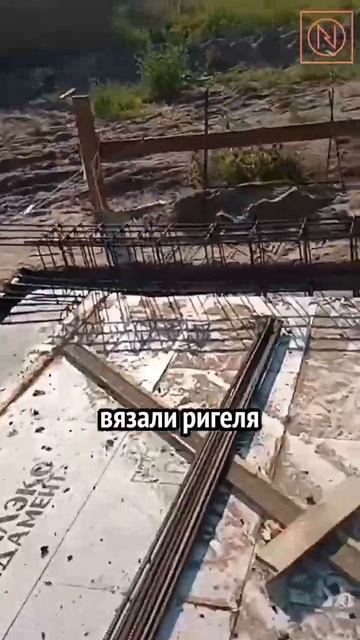 Вязка каркасов на стройке #Shorts смотреть онлайн