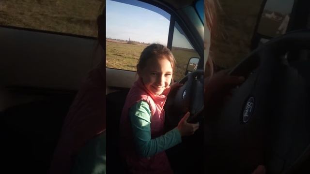 Лерка вчитися водити!!!(1) смотреть онлайн