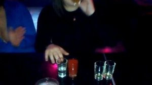 Ночной клуб))Сиськи. Телки набухались))