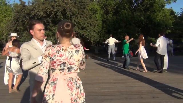 Вальс Хачатуряна Маскарад в Парке Горького смотреть онлайн