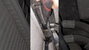 MERCEDES GL500 РАДИАТОР ОХЛАЖДЕНИЯ ДЕМОНТАЖ ЗАМЕНА