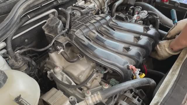 Веста 1.6 (H4m) CVT присутствую на ТО-2. Замена Свечей и Импортозамещение! смотреть онлайн