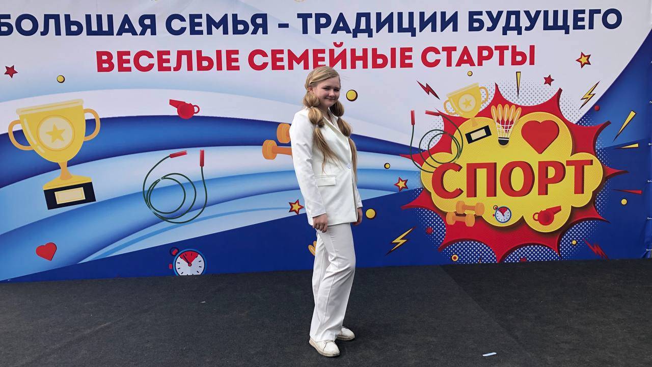 Олеся Тараненко исполняет песню "Жили были" из сериала "Солдаты" в Измайловском парке. смотреть онлайн