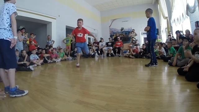 Кривой Рог 8 WazZup? о_О Battle TiTans 5.05.2018г. смотреть онлайн