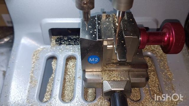 добавление привязка прописка ключа BMW E60 2004 Autel смотреть онлайн