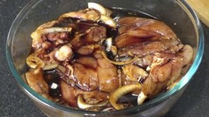 Куриные бедрышки в соевом соусе на сковороде.Chicken thighs i