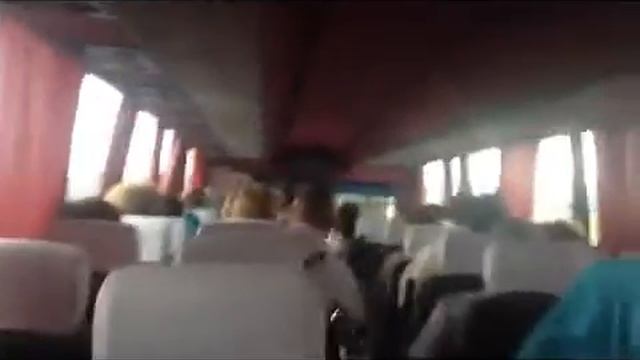 Веселый водитель автобуса