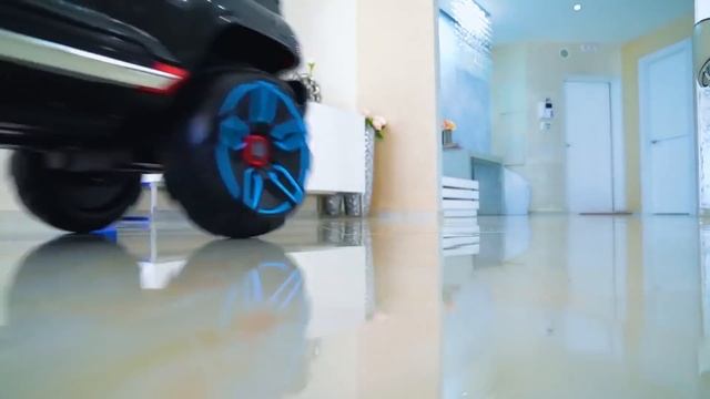 Сеня помогает машинкам! Играет в Строителя и Полицейс?