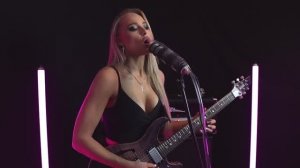 Sophie Lloyd - Mötley Crüe - Kickstart my heart