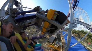 Мужики развлекаются на американских горках