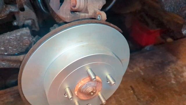 Замена тормозных колодок и задних дисков на Kia Sportage