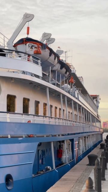 Северный речной вокзал в Москве. Крутейший закат. смотреть онлайн