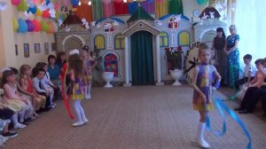 ТАНЕЦ НА ВЫПУСКНОМ В ДЕТСКОМ САДУ "'ТАНЕЦ С ЛЕНТАМИ'"