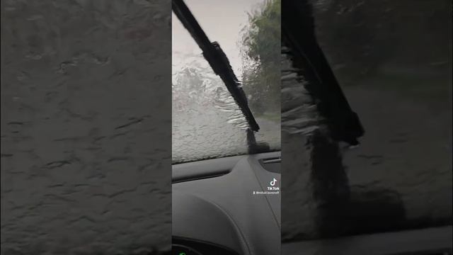 Дождь в лобовое стекло