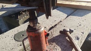 выбить рулевой наконечник правильно и легко.