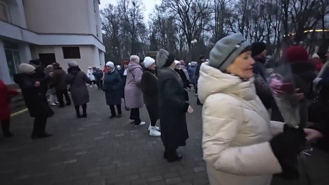 28.12.24г...Новогодние частушки... звучат на танцполе в Гом?
