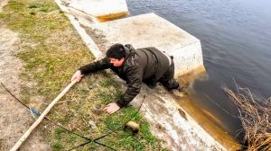 ТОННЫ РЫБЫ В ТРУБЕ или как свояк чуть не утонул. Рыбалка на паук 2025. Рыбалка на подъемник весной