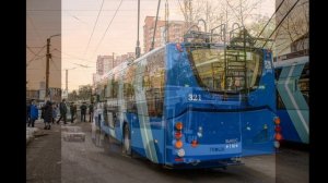 Опасность на дорогах. Блогерша за рулем троллейбуса с?