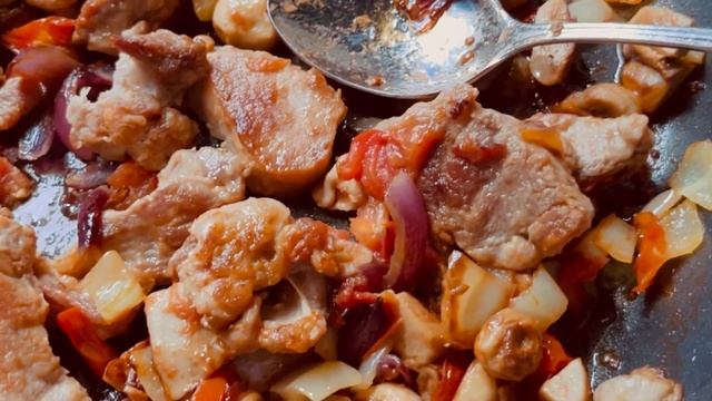 Рецепт мяса с грибами на сковороде смотреть онлайн
