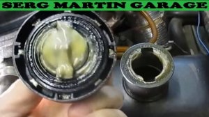 Откуда берется эмульсия на крышке маслозаливной горл?