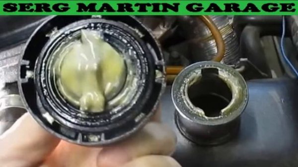 Откуда берется эмульсия на крышке маслозаливной горл?