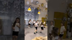 Акробатический танец под песню «Мы делаем выбор сами»