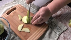 Пирог на сковороде с черникой.