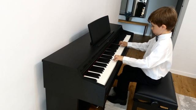 Янков Антон, 7 лет - И. С. Бах,  Полонез 
