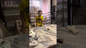Открываю двери без ключа ( мальчик танцует под песню И?