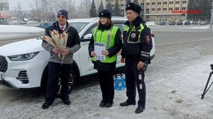 Женщин-водителей поздравляют с 8 марта.