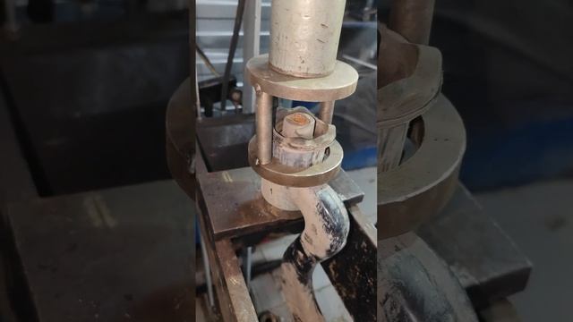 Замена сайлентблоков передних рычагов и задних тяг LR D смотреть онлайн