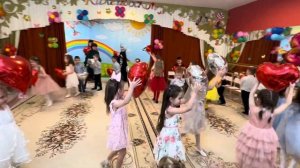 Танец «Мама будь всегда со мною рядом» Старшая группа