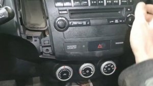Mitsubishi Outlander XL  разряжается АКБ. Снятие магнитолы.
