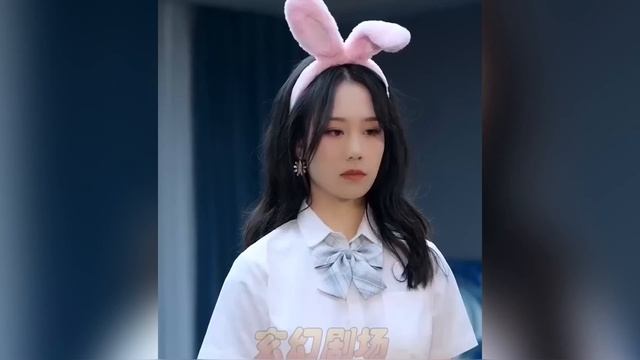 CEO, брошенная женихом, выходит замуж за курьера, которы