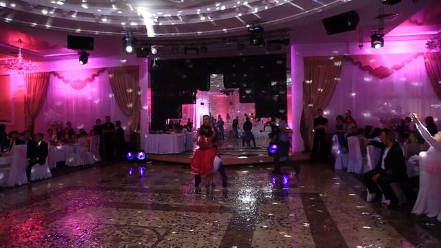 Танец-подарок от подружек невесты. Танцевальная групп смотреть онлайн