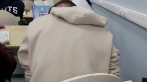 Шок! Школьник наяривает свой причиндал прямо на уроке математики!