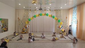 "Мы весёлые малышки" (танец для детей 2-3 года)