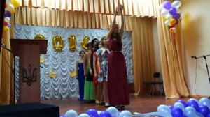 Танец с классным руководителем.Выпускной