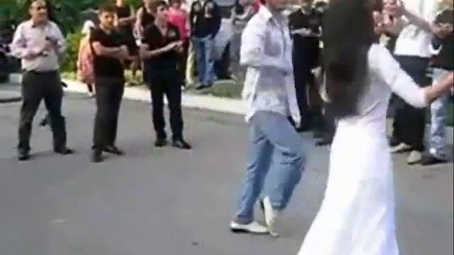 Lezginka    ТУРКИ ТАНЦУЮТ ЛЕЗГИНКУ ☾★