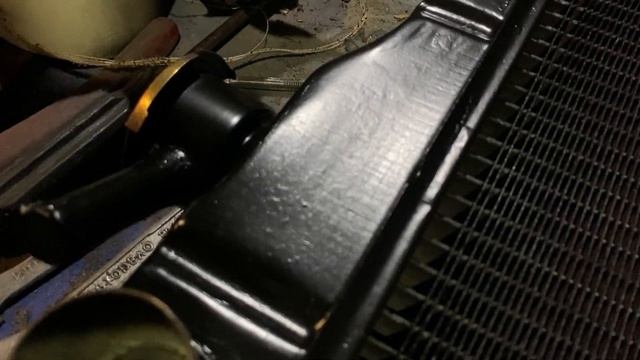 СЛОМАЛ РАДИАТОР | ВЫРВАЛ ПРОБКУ С КОРНЕМ | ЧИНИМ СИСТЕМ смотреть онлайн