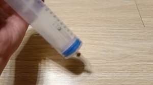 Модель поршневого насоса для демонстрации  из шприца