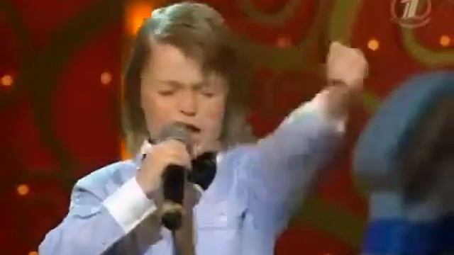 ПАРЕНЬ РВЕТ ЗАЛ! Копирует знаменитостей! видео прикол мега приколы ржака жест смотреть онлайн