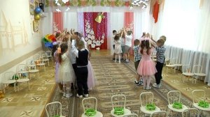 Выход детей на выпускном "Детский сад, пожелай нам уда?