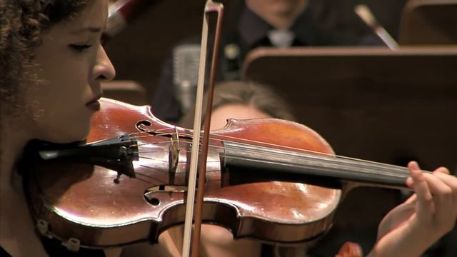 Beethoven – Violin Concerto in D Major, Op. 61 Chanelle Bednarczyk, conducted by Andrzej Kucybała смотреть онлайн
