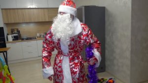 Остались одни дома на Новый год! К нам пробрался дед М
