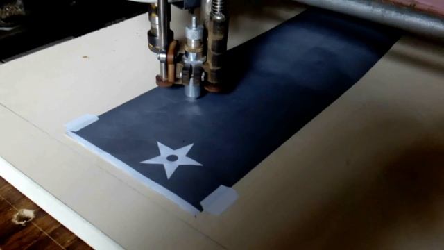 фрезер режет самоклейку смотреть онлайн