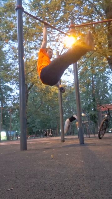 На одной руке уголок #fitness #спорт #парк #тренировка #hardwo смотреть онлайн